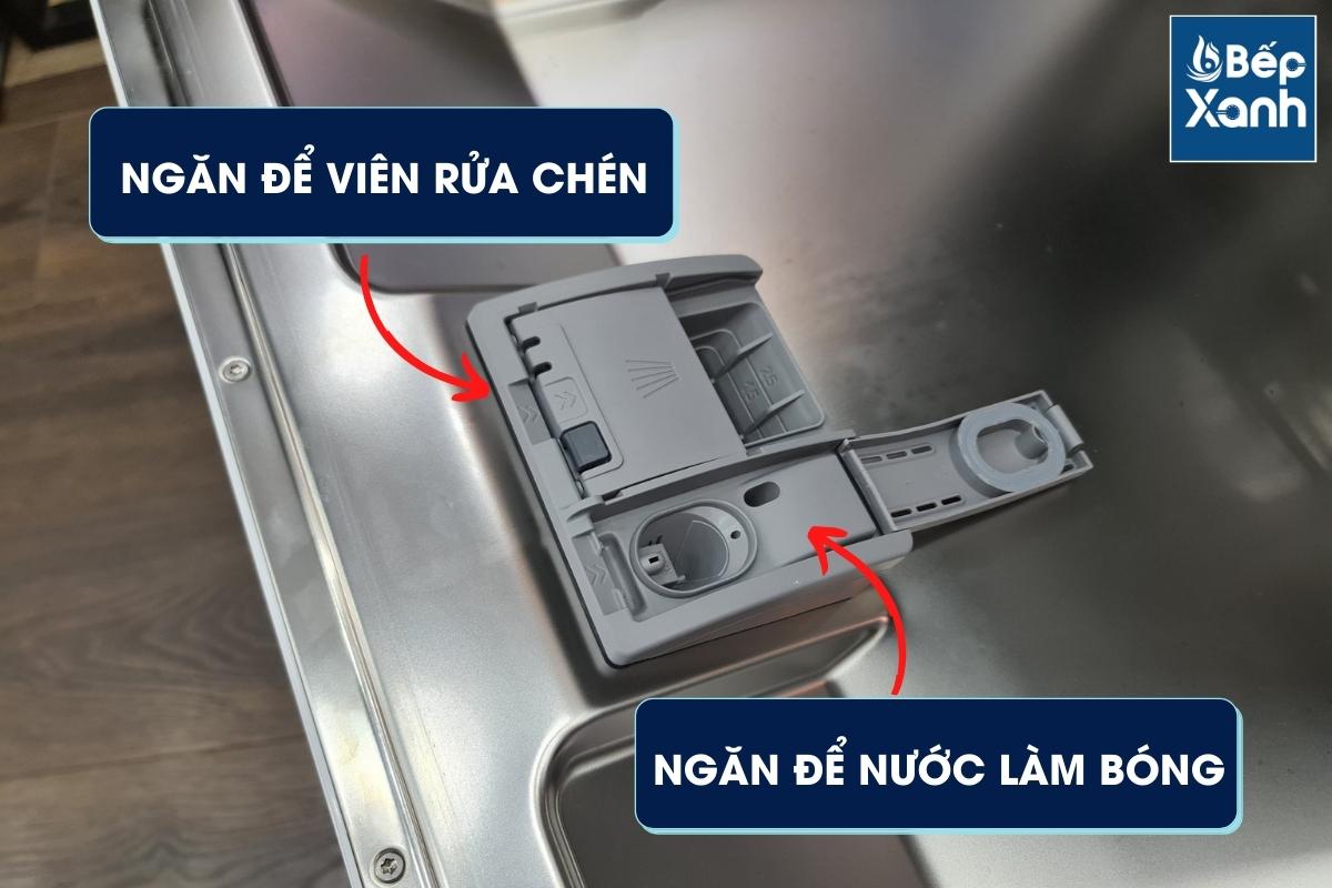 Ngăn để viên rửa chén và nước làm bóng